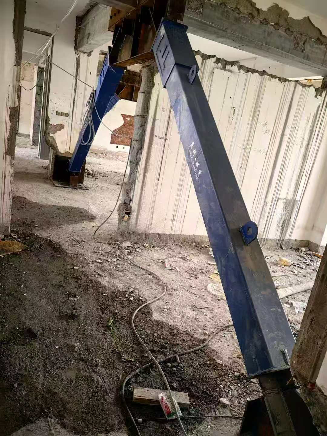 小板镇柱子粘钢加固施工工艺